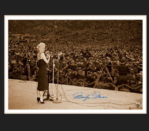 Lithograph - 11x14 Marilyn Sings To The Troops-0