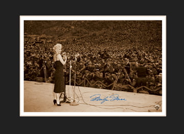 Lithograph - 11x14 Marilyn Sings To The Troops-0